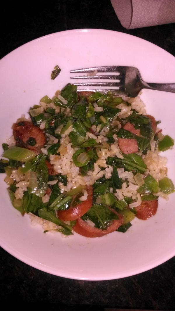 phligirl's tweet image. Tonight&apos;s #SNAPChallenge dinner: brown rice, onions, spinach, bell peppers, and turkey sausage. #No1ShouldGoHungry