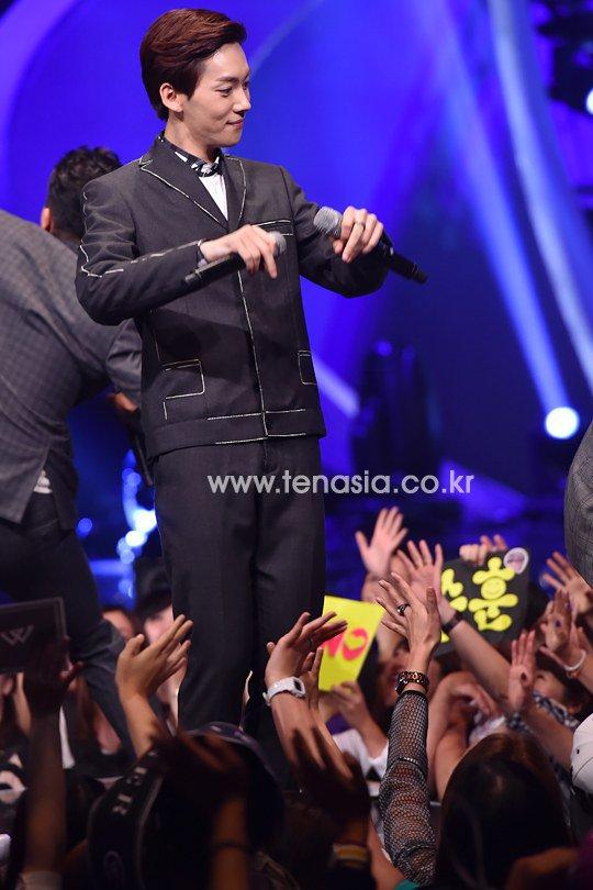 Bxz7owzCcAECDMD.jpg:large