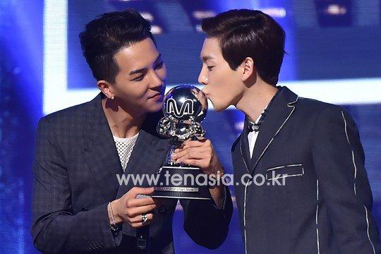 Bxz9_2zCYAEcehe.jpg:large