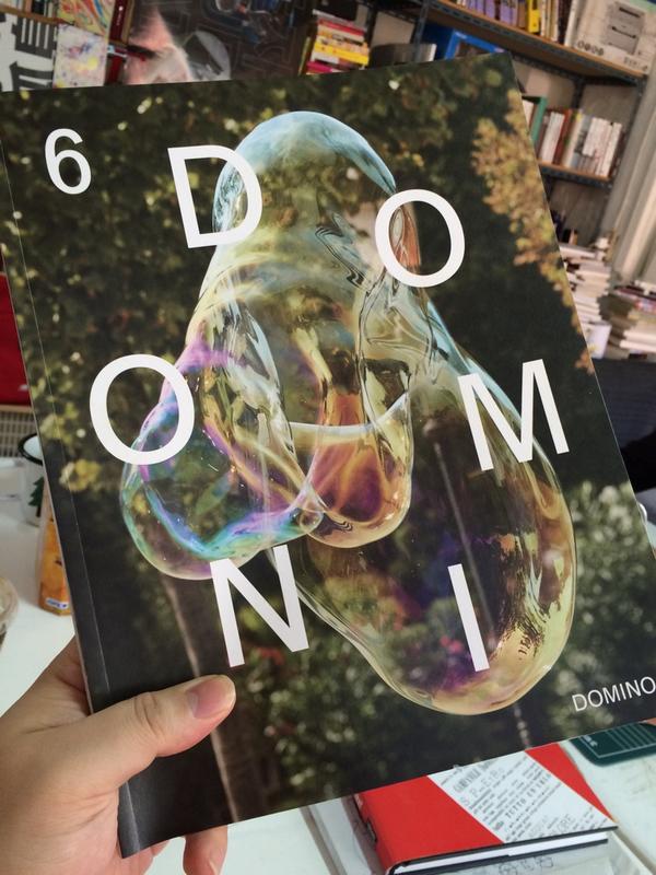 내일 발간회에서 도미노 6호를 구매하시는 분들에 한해 정확히 100개 제작한 "K-" 뱃지를 증정합니다. 참여자 증정을 제외하면 수량이 그리 많지는 않을 것 같습니다. domino-mag.kr