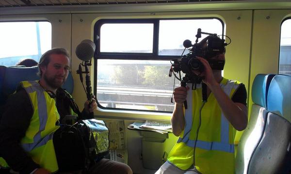 RogierLodder's tweet image. Op weg naar rotterdam! #jeugdopzoek maar waarom kijkt iedereen in de trein mij aan?