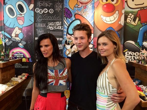 natalieburn01's tweet photo. Hanging with @KristinaKlebe @TheRealNickRoux  @MermaidMovie dvd signing  @MeltdownComics #AwesomeTime #IHeartComics http://t.co/qZBRs8hZpb