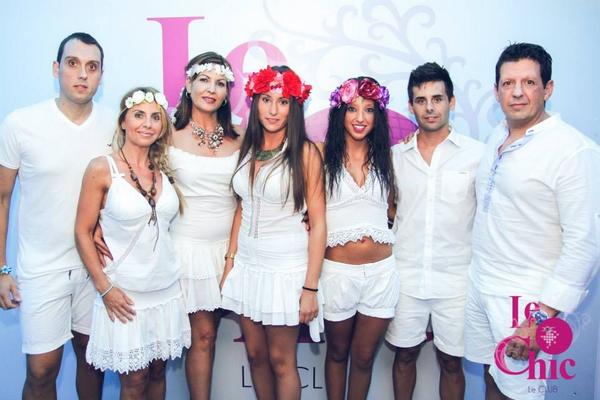 Equipazo Le Chic Le Club con <a href="/noeminavmar/">Noemi Navarro</a> <a href="/raquel7793/">raquel cabedo</a> <a href="/AlanIniesta7/">Alan SI 🛸</a>