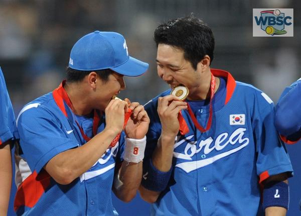 WBSC's tweet image. Reuters: @ANOC_Olympic President Supports Return of Baseball-Softball at Tokyo 2020 reut.rs/1ub0L6w #WBSC