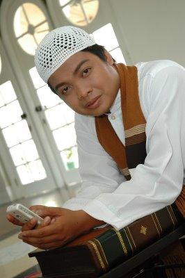 Founder <a href="/RUMAH_KESADARAN/">RUMAH KESADARAN</a> pemecah rekor MURI <a href="/Naqoy/">Penutur Kesadaran Indonesia</a>