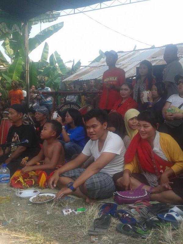 Temon Holic <a href="/Gatak/">karoline</a>, Kujon, Ceper bersama Putra Dewa.acara bersih sendang 18.09.2014 <a href="/kabarklaten/">Kabar Klaten</a> <a href="/KlatenDirektori/">Klaten Direktori</a>