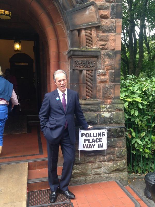 Chief Executive of <a href="/YesScotland/">Yes Scotland</a> this morning outside his polling station in #Glasgow #Letsdothis #VotesYes #IndyRef