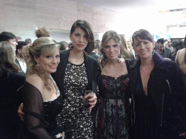 OliPaoolivera's tweet photo. Premios Iris @AnaLauraRoman divinas http://t.co/0bLGqoL9UU