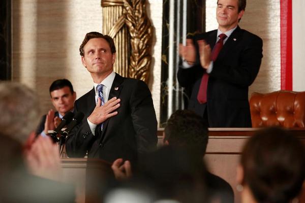 ScandalABC's tweet photo. Who's watching? All-new #Scandal starts NOW! #TGIT http://t.co/bTQCq5JtUX