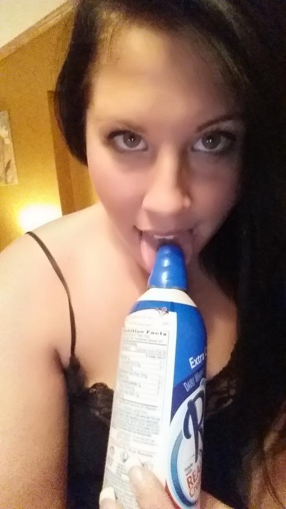 NatalieWren44's tweet photo. Online ;) who wants a taste? #dessertsonme #lickitoffme #THEWCMA #1forareason #robnation http://t.co/48I7tpSyCR