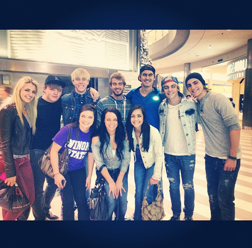 Eh, its fun hanging with these people ^.^ :)