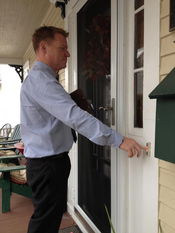 VoteMikeSmith's tweet photo. knock knock. who's there? Your Better….your better who? Your better future!! #NewportRI #Election2014 #Door2000+ http://t.co/qW6sIU95v3