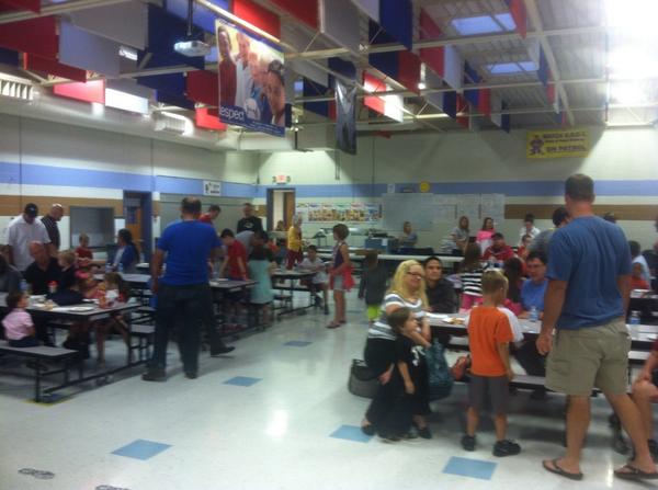 duckhand's tweet photo. All Pro Dad Night @MHPatriot thanks to @LoriRiedel for leading our team! #mh61 #lpsleads #allprodad http://t.co/GgxeTcc1V1