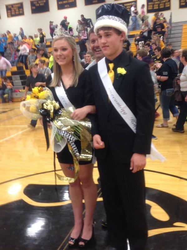 Volleyball's very own @MeredithCunnin2 wins Homecoming Queen!!! #15folyfe