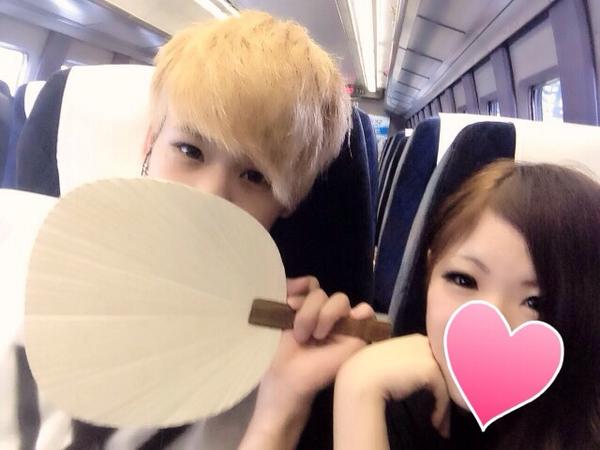 chanx86's tweet photo. WINNER 待っててね♡♡
#WINNERLIVE http://t.co/7hy5hHAy8p