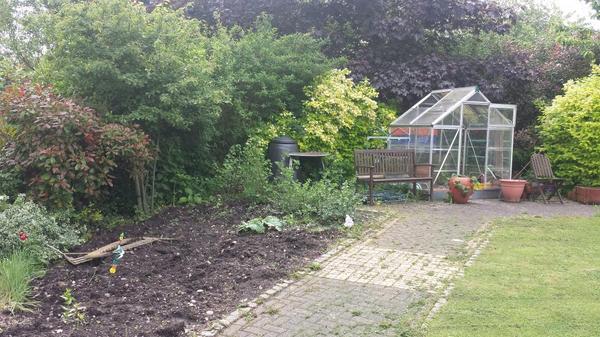Nickgrowelly's tweet photo. Amey Walsall Street lighting PFI creating an allotment at Acorns children's hospice @Ameyplc http://t.co/0gbHf16LHu