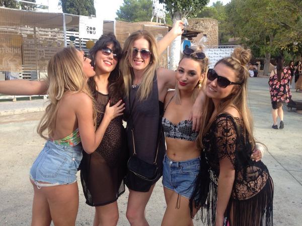 nathoward7's tweet photo. Zoo project @katelized @HayleyRavenall  #goodtimes http://t.co/Yv1C8rmVdg
