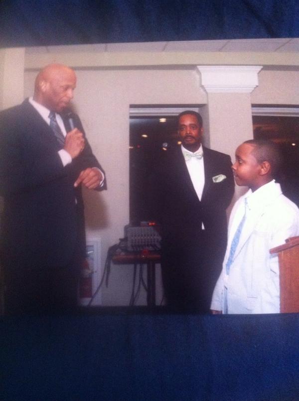 Crissypoo6's tweet image. @Donnieradio ministerd 2 my son his last time in #SpfldMa! #KingsChapel Fam connection! 4got 2 say whn u were here!