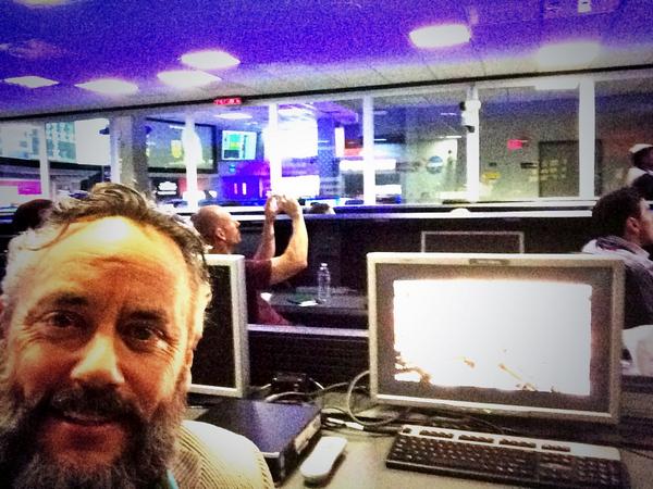 WBrettWilson's tweet photo. Now inside the #MissionSupportCenter for @NASA's #JetPropulsionLabratory - #MustTouchNothing http://t.co/9cOxpsn0OG