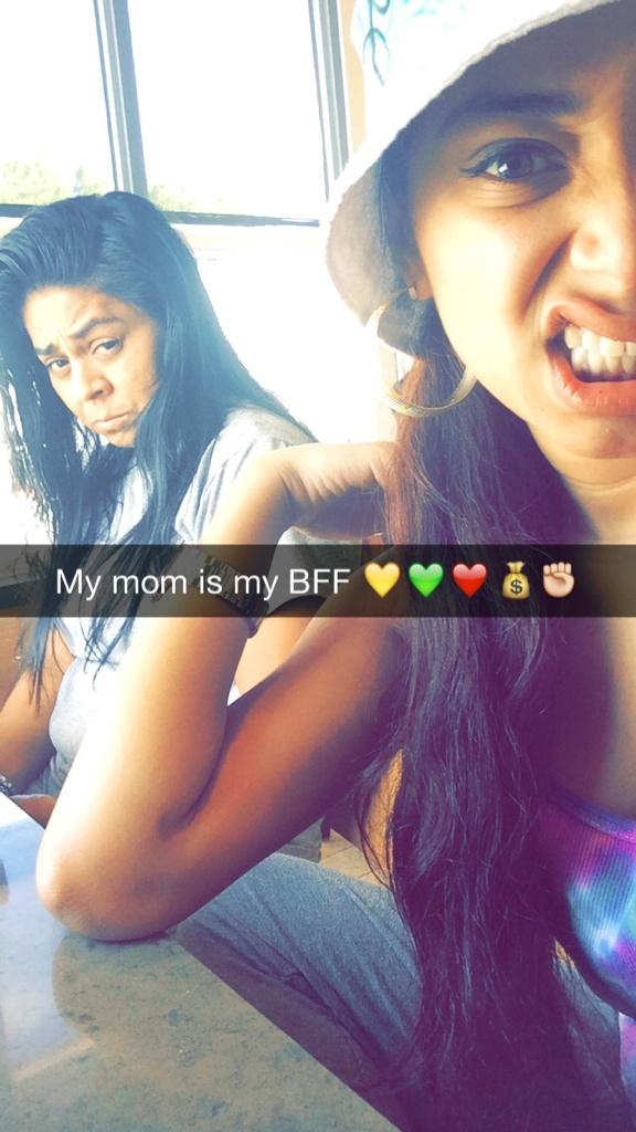 Alwaysrealnelly's tweet photo. She's my #bestfriendforeva I love youuuuuu momma 😘😘😘😘😘 http://t.co/mpy91VgN28