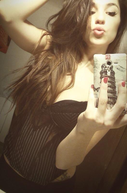 SexyChonis's tweet photo. La aventura es más divertida si huele a peligro #SexyGirls #ChicasSexys http://t.co/9ytB7xE6fC