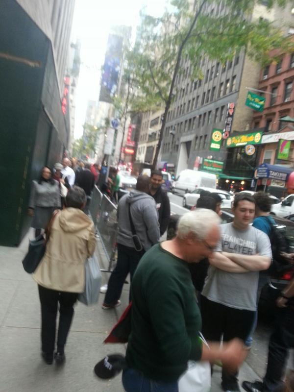 davidbkny22's tweet photo. Damn the line for smash bros is huge http://t.co/ln07gbIRZQ