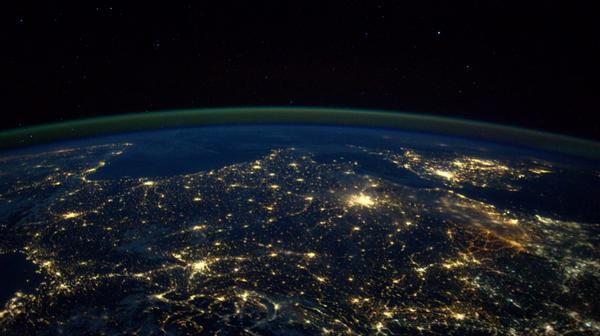 Ночи евразии. Земля из космоса. Россия из космоса. Снимки земли из космоса. Ночной вид земля.