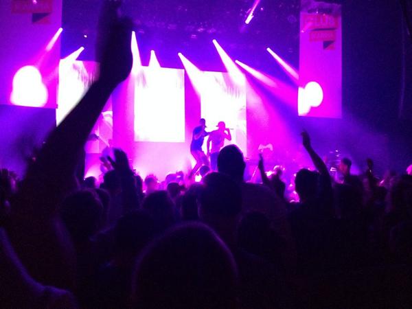 RiensV's tweet photo. Het hele clubbie voor een duppie op de eerste rij, met beats van dj Pauluz erbij @hedonzwolle #clubkarma http://t.co/5GMdFxvyWV