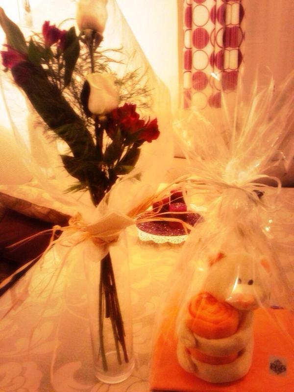 Raquelcas2's tweet photo. Gracias por tus detalles y mimos incansables!!! Eres único!!! Viviendo un sueño a tu lado @josemar1985 http://t.co/P3SqALhFfL