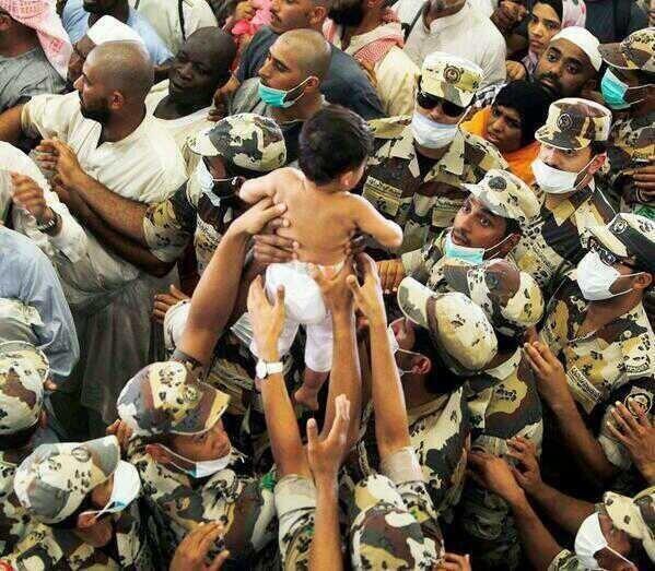 bnnn2012's tweet photo. وثقو وغردو وتداولو صور #رجال_الأمن في #حج هذا العام ١٤٣٥هـ

والله أنها تغيض أعداء هذا الكيان الشامخ 
#واصلي_يا_بلادي http://t.co/zXrgbU69Am