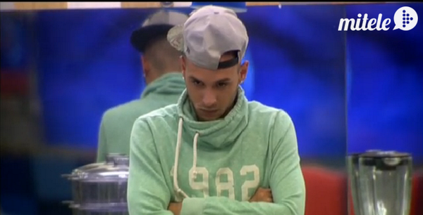 SobrevivirAGH's tweet photo. Ea ea ea el Calvo se cabrea #GHDirecto http://t.co/EJrQs2LXHZ