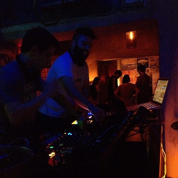 JazminRvr's tweet image. #SquatBar na festa #UrbanProcess 
ift.tt/1mWVX6a
#house #techno #deep #edm #drumandbass #liquid #trap