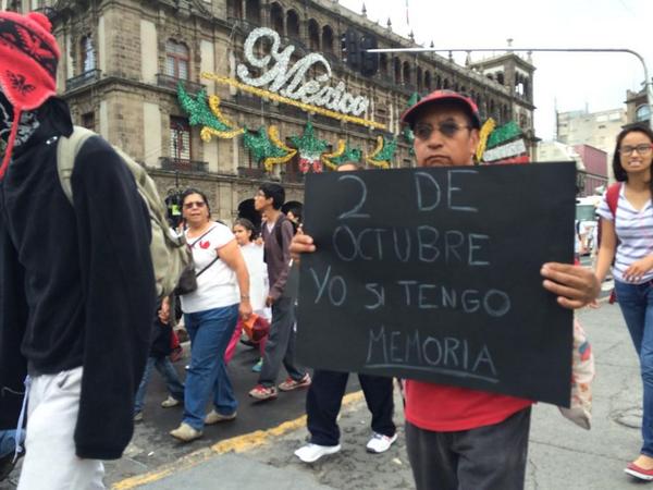Revolucion3_0's tweet photo. Minuto a minuto: Marcha #2DeOctubreNoSeOlvida #Fotos y #Videos http://t.co/bHWngyAKGp http://t.co/7Q9gsiv7n0