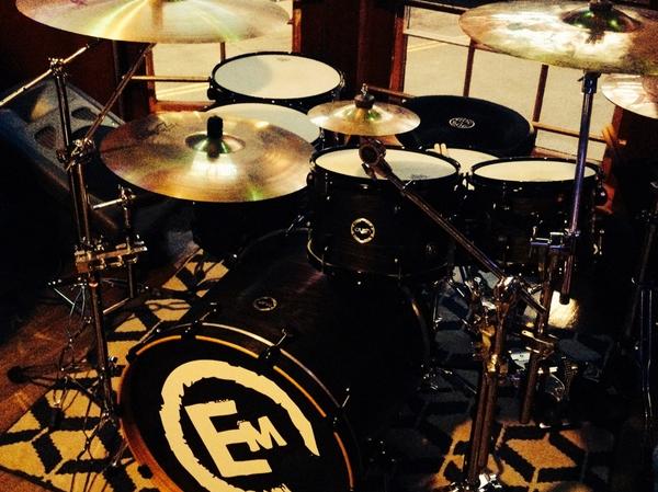EraForaMoment's tweet photo. Set up n ready to #rock! Startin at 8.  #crushdrums #efam http://t.co/UCaZvK76LF