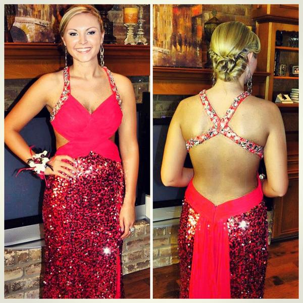 MyrandaPaigee's tweet image. Throwin it way back. #prom2012