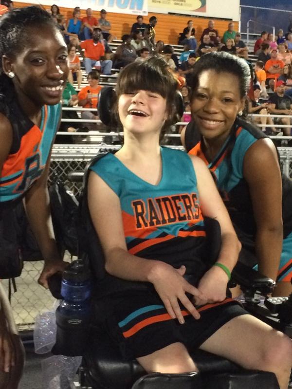 kfsnapp's tweet image. PC Cheer is INVolved.  😍 #sparkleeffect