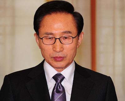 대한민국 국민 4명중 3명은 "4대강사업"과 "해외자원개발" 등 100조원에 국가부채가 늘어난 것에, "이명박"씨의 책임을 물어야 한답니다.

대통령 부정선거, 4대강사업! 이명박을 구속 하라!!
#무한RT…