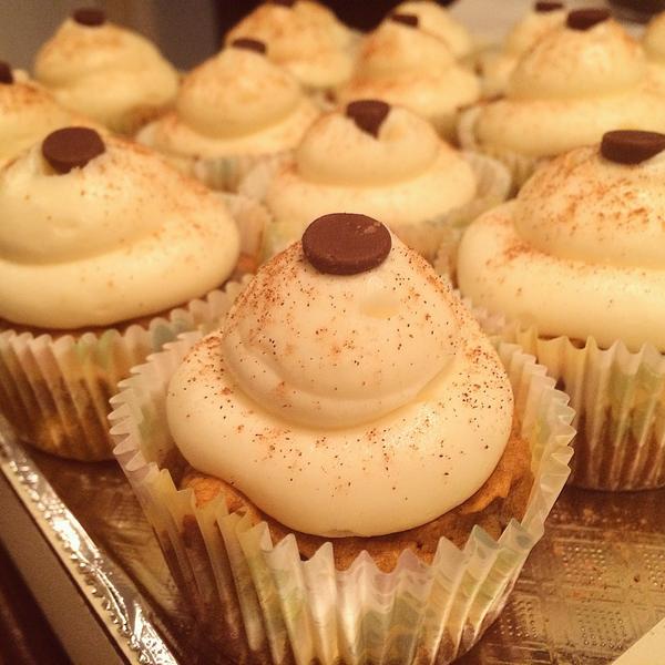 theflyingj's tweet photo. I make #cupcakes. Ya heard? http://t.co/5vu6tUPfDr
