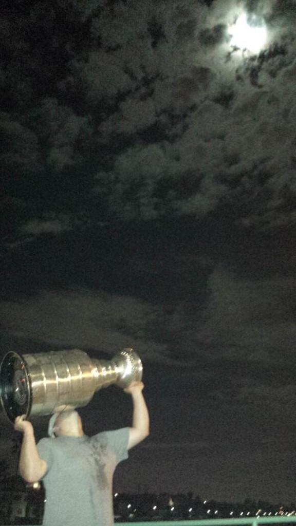 NHL_Pics's tweet photo. 🌛 http://t.co/z2Ov5ReTU6