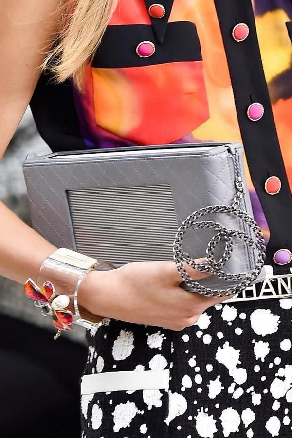 nicolasvillar12's tweet photo. Detailed >  @Chanel SS15 runway show #PFW http://t.co/jxLXxXHtKP