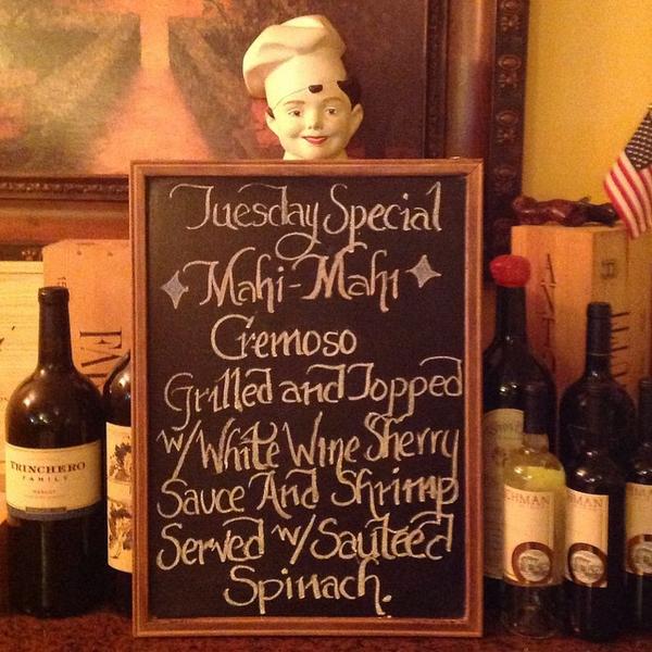 VolareBrenham's tweet photo. A Big Welcome to Round Top Festival attendees. Tonight's Dinner Special.  #volare #brenham #dinnerspecial #roundtop http://t.co/F3URjz2j2Y