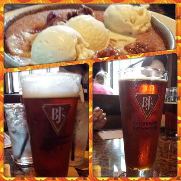 ren_vas's tweet photo. @bjsrestaurants #pumpkinheaven pumpkin ale with and without fireball whiskey and pumpkin pizookie http://t.co/lftqNJfrg1