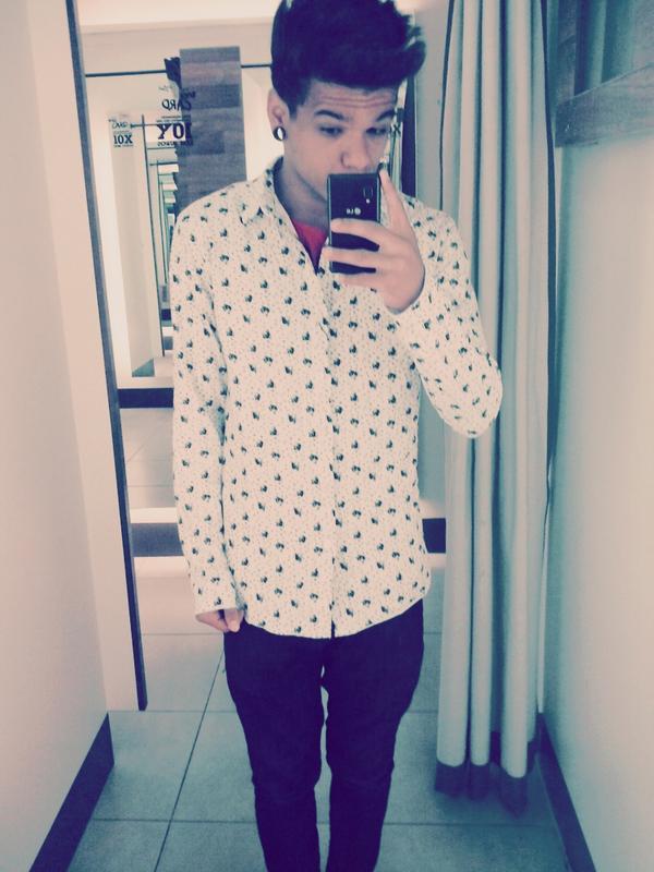 xrenan_j's tweet photo. filinho da mamae huehue :v http://t.co/BIYYj6OhLs