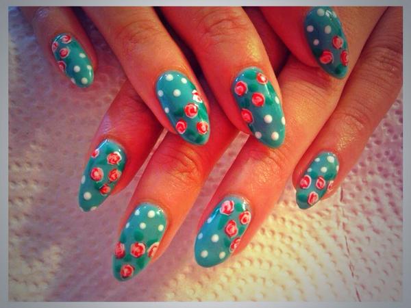 #vintage #roses #nailart <a href="/CathKidson_/">Cath Kidson</a> <a href="/KirstieMAllsopp/">Kirstie Allsopp</a> #naildesign #nails #quirkythinking #mani