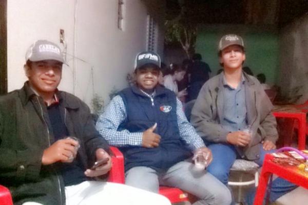 luizfernandess3's tweet photo. Parceria brothers festa farra so duas numa noitee 🍻🍺📢🎉👏🎶 http://t.co/XdN6PodvQT