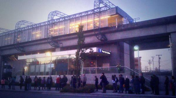 CoryCorreia's tweet image. Royal Oak skytrain shut down and passengers being shuttled to Metrotown @News1130radio #TranslinkProblems