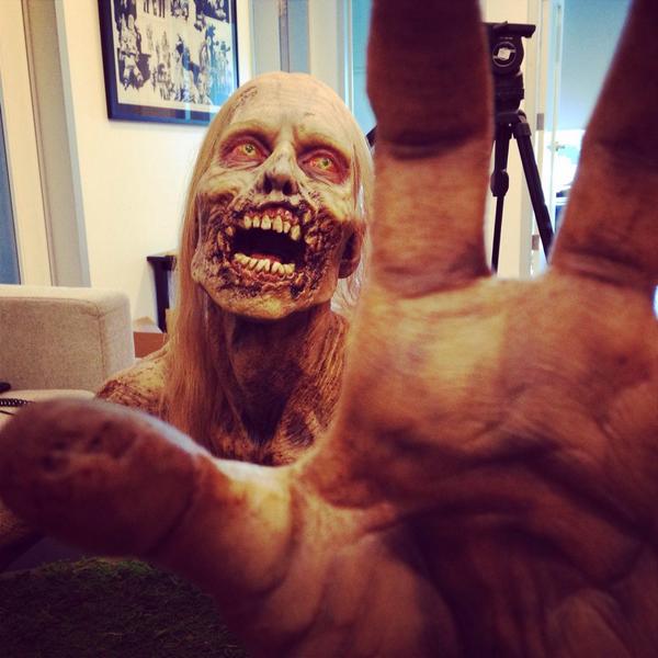 GameOverGreggy's tweet photo. For those that missed it: #Beyond is delayed until tomorrow because I was hanging out with a camera shy babe all day. http://t.co/2UFKpcPFy5