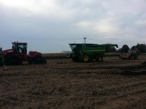 Peterson50105's tweet photo. Dragging home the combine- powered by Cummins and brakes by Case http://t.co/lljW4orMcK