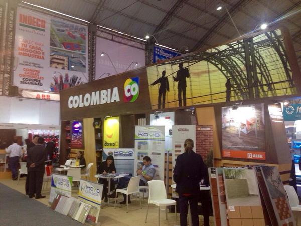 PROCOLOMBIACO's tweet photo. .@proexportcol acompañando a 7 exportadores de materiales de construcción en #Excon2014 de Lima http://t.co/mSJjwhVT9V vía @JulianaVillegas