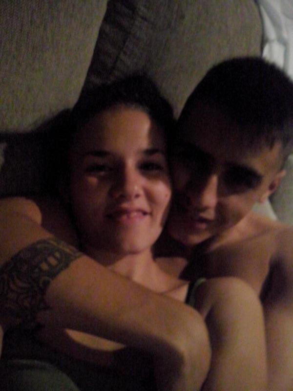 tamara_karlo's tweet photo. Buenas noches a todos,m voi a dormir con el mejor novio dl mundo!! Teamo @karlo_tamara http://t.co/w8RRoCOKPh